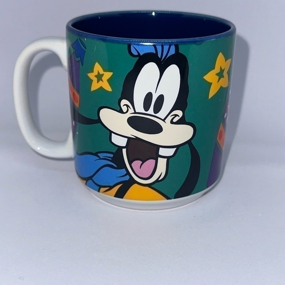 Goofy The Disney Store Ceramic Coffee Mug Christmas Blue Green Scarf Stars Party - Picture 3 of 5